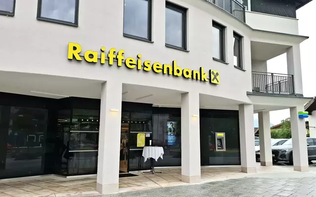 Die Raiffeisenbank in Oberalm.