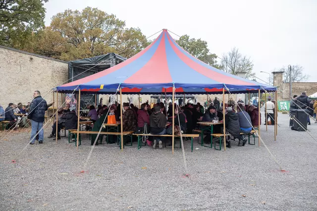 Offene Rechnungen des Mittelaltermarkts im Oktober 2024 sorgen für finanziellen Ärger im Schloss Neugebäude.  | Foto: René Brunhölzl/MeinBezirk