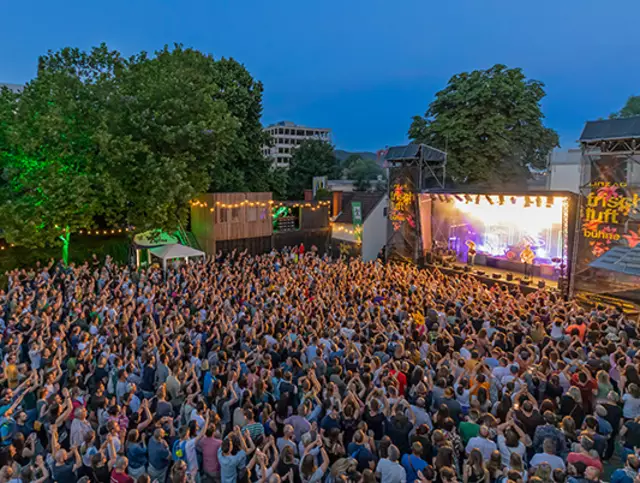 Auf der FrischLuft-Bühne im Posthof sind heuer internationale Stars wie Bonnie Tyler und Skunk Anansie zu Gast. | Foto: Gregor Hartl