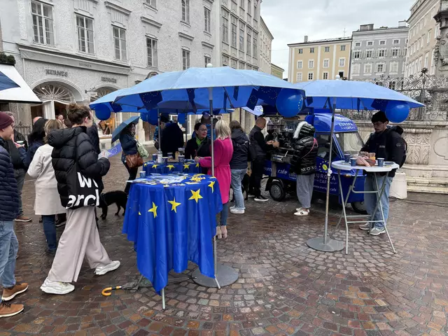 Anlässlich des Europatages und 30 Jahre Österreich in der Europäischen Union fand am gestrigen Freitag, 9. Mai 2025, am Alten Markt in der Stadt Salzburg ein Europa.Café unter dem Motto „Europa ist auch dein Kaffee“ statt. | Foto: Schrofner