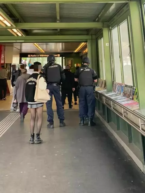 Im AKH Wien wird mit Hochdruck nach einem mutmaßlich bewaffneten Mann gesucht.  | Foto: zVg