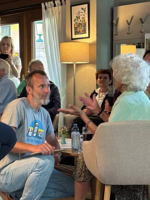 Florian Schober fragt Margareta Cap.