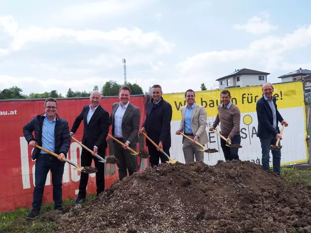 Beim Spatenstich: Michael Reichör (Lang-Bau), Christian Lang (Geschäftsführer Lang-Bau), Florian Krumböck (Abg.z. NÖ LT), BGM Thomas Kraushofer, Dir. Peter Forthuber (Gedesag), Stefan Fischer (Projektleiter Gedesag), Wolfgang Steinschaden (Abteilungsleiter Gedesag) | Foto: GEDESAG