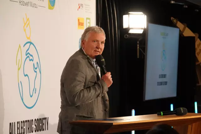 Bürgermeister Thomas Kalcher eröffnete. | Foto: Michael Blinzer