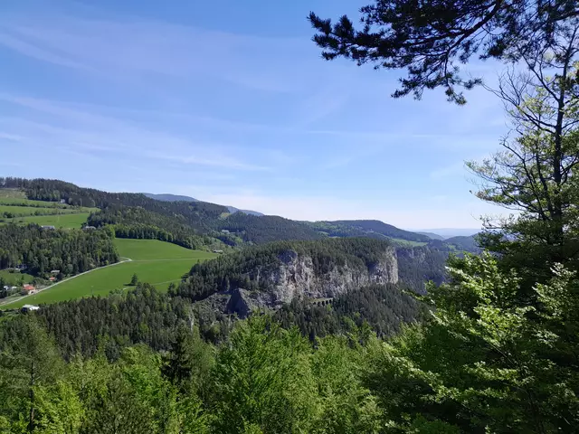 und wunderschöne Aussicht auf die Tunnel und Viadukte