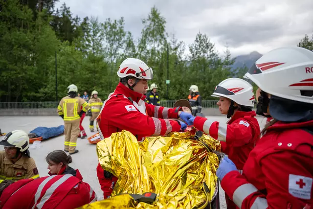 Die Übung bietet wichtige Erfahrungen für zukünftige Einsätze. | Foto: Rotes Kreuz Innsbruck/Liebl Daniel