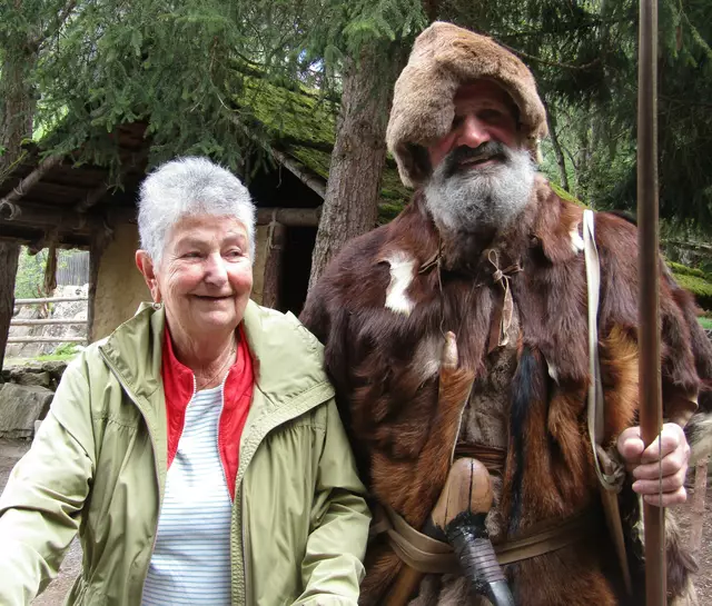 Ötzientdeckerin Erika Simon und "der neue Ötzi" des Ötzidorfes Erich Schöpf | Foto: Tatschl