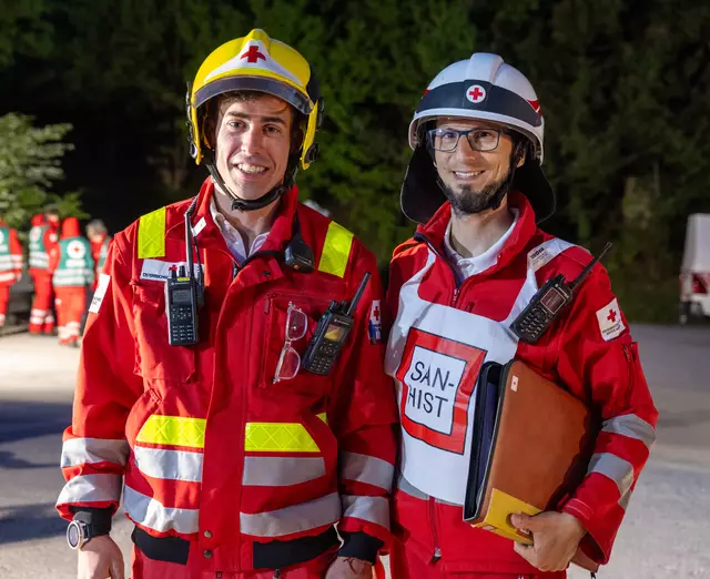 Einsatzleiterprüfung erfolgreich: Zwei neue Führungskräfte im Roten Kreuz. | Foto: Rotes Kreuz Innsbruck/Liebl Daniel