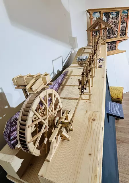 Bergbaummuseum in Oberndorf (Modell Wasserrad). | Foto: Kogler