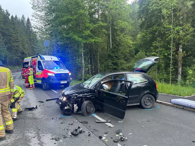 Am Samstagmorgen kam es in Niederau zu einem Verkehrsunfall.  | Foto: Zoom.Tirol