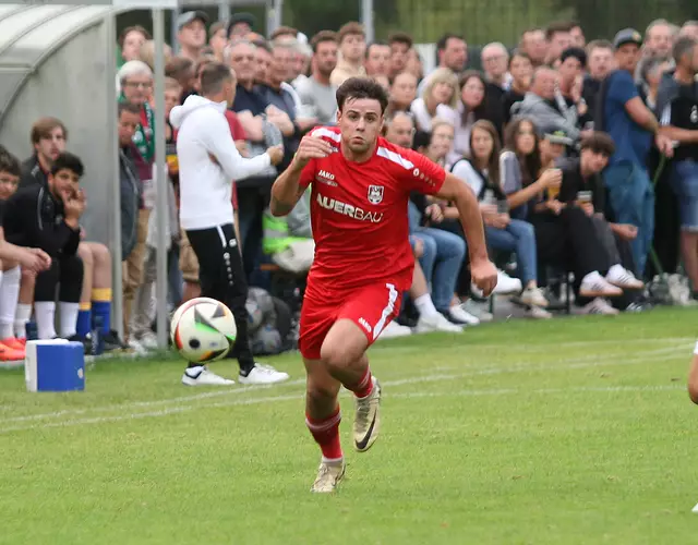 Niklas Gstrein traf gegen Mayrhofen zur frühen Umhauser Führung. | Foto: Peter Leitner