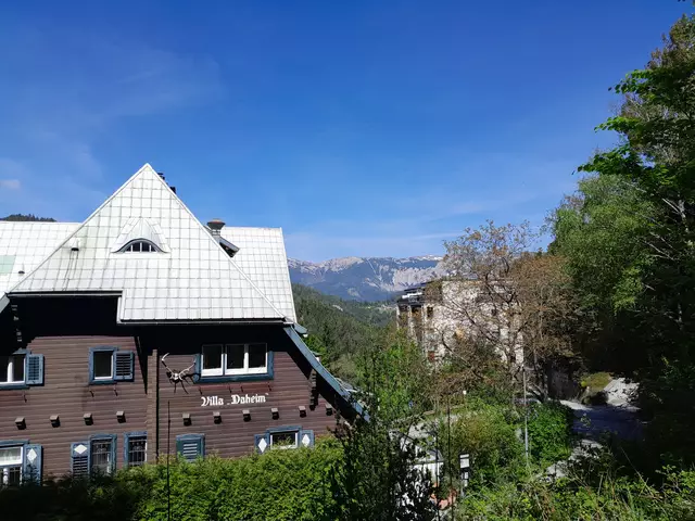 vorbei an der Villa Daheim