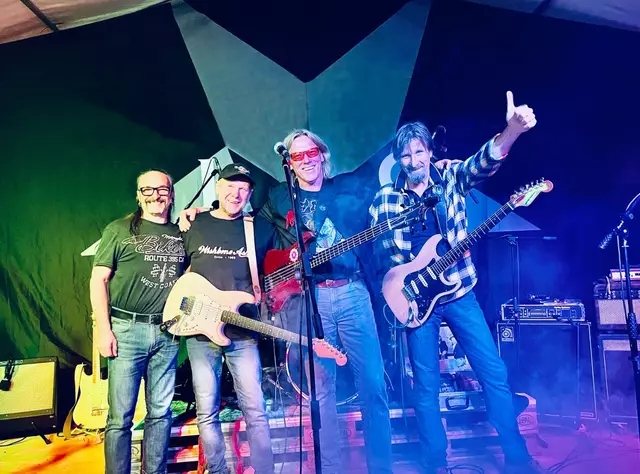 Bei der “Vinyl-Release-Party“ am kommenden Freitag in der Rockhouse Bar (20 Uhr) präsentiert die Band "Die Begnadigten Pädagogen" (v.l.n.r.: Peter „Beda B.“ Bachmayer, Roland Jelinek, Hans-Jörg „Sven“ Stiper und Thomas Jelinek) nicht nur ihre brandneuen Songs der Schallplatte “33 1/3“, sondern auch “Pädagogen-Hits“ der legendären CD-Tonträger (“Live at the party“, “10 Jahre“, “Radio“).  | Foto: Road Oilers