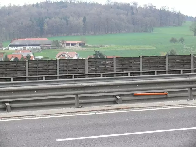 Das PORG Volders liegt nur wenige Meter von der Autobahn entfernt – ohne ausreichenden Schutz vor Verkehrslärm. | Foto: Symbolbild: Fahler