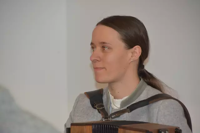 Lea Storf aus Wängle umrahmte gekonnt die Veranstaltung musikalisch