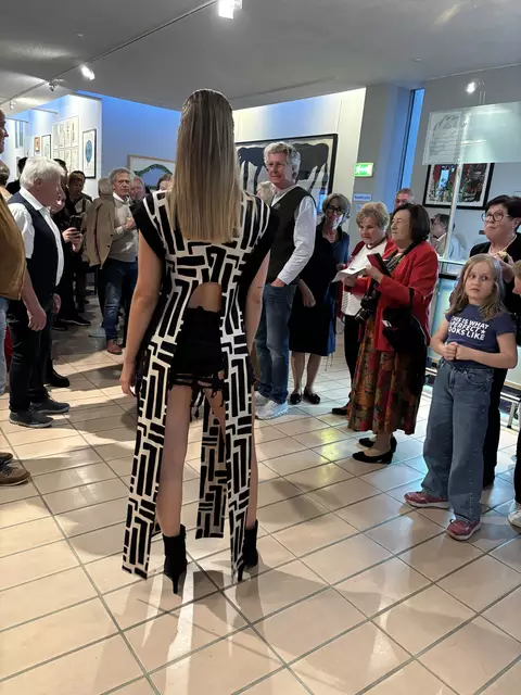 Salon-Modenschau mit Modellen der Schneidermeisterin Christia Franz | Foto: MeinBezirk/Susanne Veronik