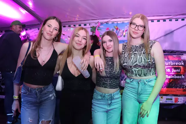 Emilia, Anna, Lara und Paula in perfekter Partylaune. | Foto: Markus Bäumler/zema-medien.de