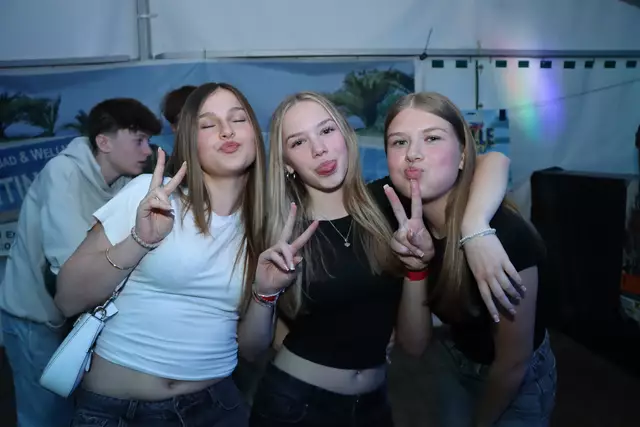 Lea, Lisa und Carina gefällts auf den Mitterndorfer Nächten. | Foto: Markus Bäumler/zema-medien.de