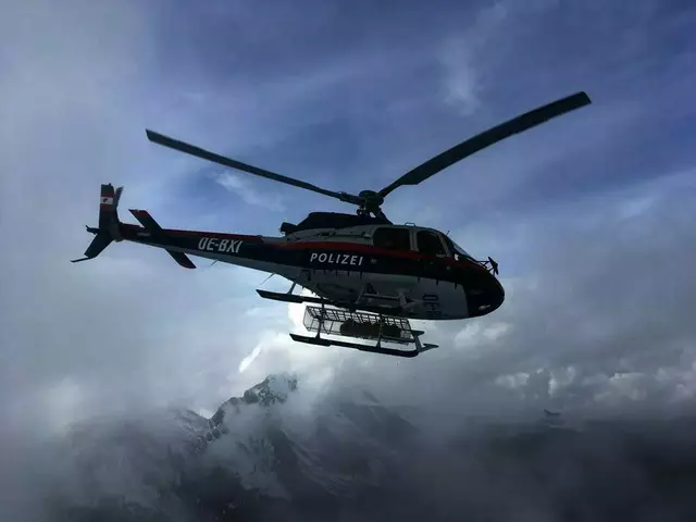 Der Polizeihubschrauber "Libelle" wurde für den Einsatz gerufen. | Foto: Bergrettung