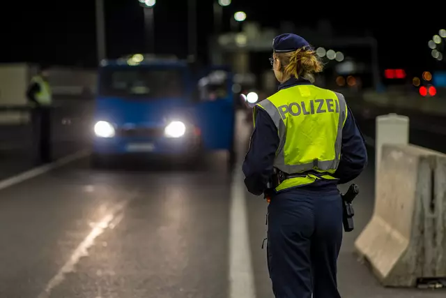 Grenzpolizei und Bundesheer werden weiterhin an der österreichisch-ungarischen und an der österreichisch-slowenischen Grenze stehen. | Foto: BMI/Gerd Pachauer