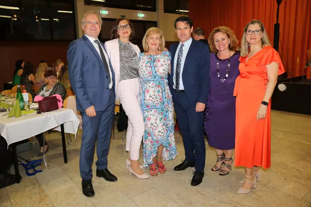 v.li. Ernst Ehrlich, Bgm.  Oslip Margit Wennez- Ehrlich, Bgm. Großhöflein Maria Zoffmann, NR Christoph Zaritz, Vizebgm. Monika Teubenbacher-Schriefl und Petra Kain 