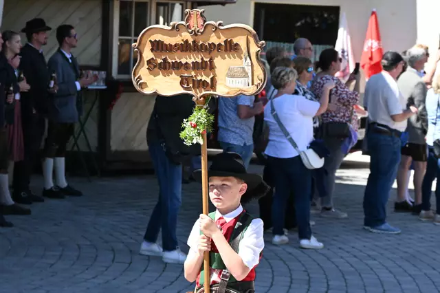 Viele Gruppen wurden durch Taferlträger begleitet. 