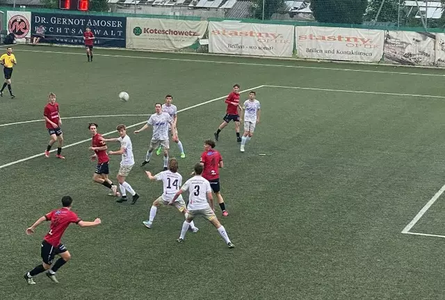 Stadtderby in der Landesliga West: SVG Reichenau Juniors vs. SVI 2:2, die Juniors kämpfen weiter gegen den Abstieg. | Foto: SVR