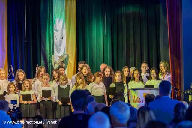 Kinder- und Erwachsenenchor der Musikschule. | Foto: www.cine-motion.at / Ivanek