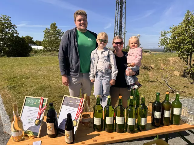 Familie Karner von der Mostschank Mariasdorf  | Foto: Lisa Stöckl