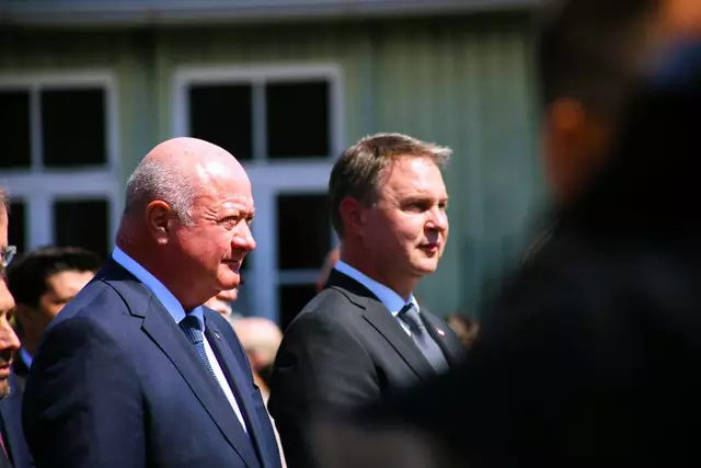 Kanzler Christian Stocker und Vizekanzler Andreas Babler.  | Foto: Eckhart Herbe