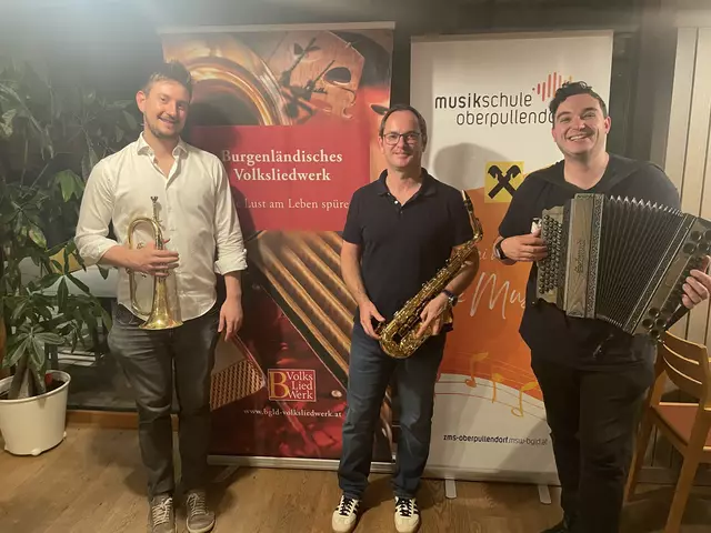 Benjamin Redlbacher, Musikschullehrer und Volksliedwerk Burgenland, Bürgermeister Markus Landauer, Obmann des Musikvereins Franz Liszt Raiding Dominik Bada, Musikschullehrer. | Foto: Gemeinde Raiding
