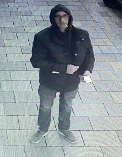 Die Bilder der Polizei Wien zeigen den mutmaßlichen Seriendieb in Floridsdorf.  | Foto: LPD Wien