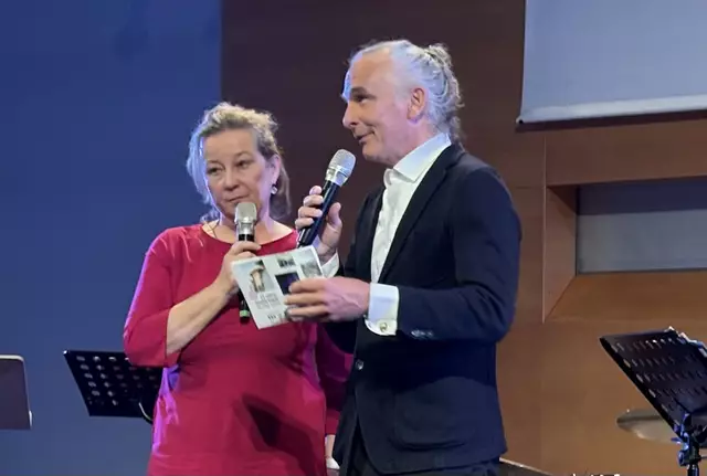 Die kaufmännische Leiterin Isabella Holzmann im Gespräch mit Gernot Rath. | Foto: MeinBezirk/Susanne Veronik