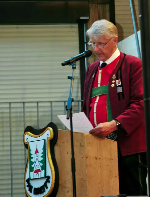 Auch das ist der Rudl: Wenn er nicht gerade Tenorhorn spielt, gibt es von ihm launige Texte. | Foto: Hassl