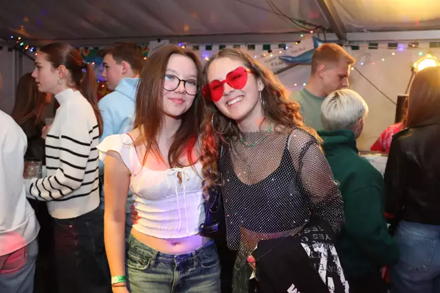 Marlene und Nina finden die Mitterndorfer Nächte klasse. | Foto: Markus Bäumler/zema-medien.de