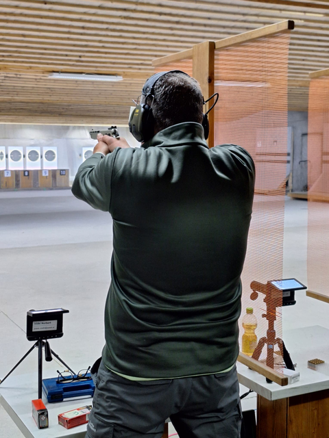 Hubert Mark (FFWGK) erzielte Platz drei beim Tirol Cup in Schwoich und konnte damit seine Führung in der Gesamtwertung der Seniorenklasse 1 auf die Duellscheibe ausbauen.  | Foto: Siegmund Auer