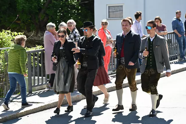 Passend zu Thema Brauchtum und Zukunft zeigten diese Besucher, dass Brauchtum auch heute noch gerne gelebt wird. 