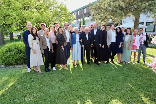 Jubilar und Wilfinger Hotels-Gründer Roman Wilfinger sen. im Kreis seiner großen Familie im Garten des Ring Bio Hotels, | Foto: Alfred Mayer