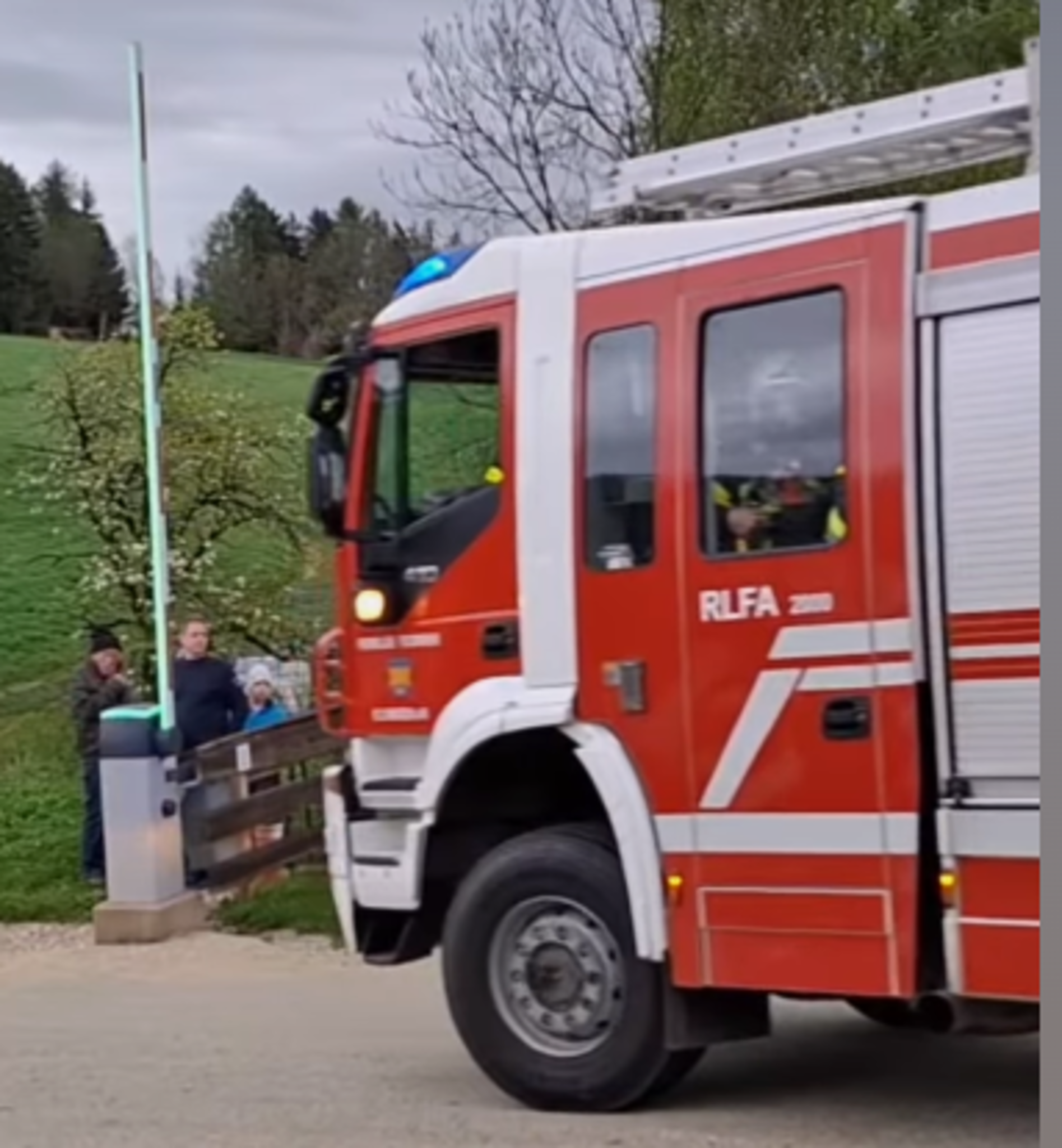 Traktor-verlor-in-St-Lorenzen-einen-Reifen