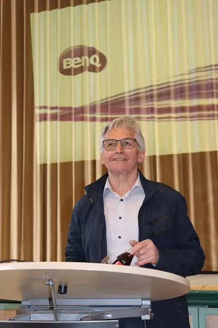 Günther Walch, der Bürgermeister aus Steeg nahm die Begrüßung vor.  | Foto: Elisabeth Zangerl