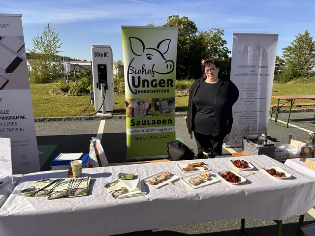Julia Wehofer repräsentiert den Biohof Unger  | Foto: Lisa Stöckl 