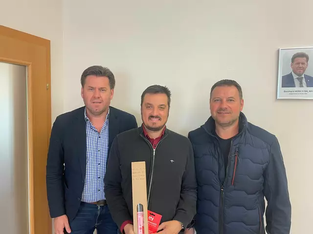 40. Geburtstag: Bürgermeister Bernhard Herics, Oberamtmann Manuel Kolonovits, Vizebürgermeister Werner Gabriel | Foto: Gemeinde Schandorf