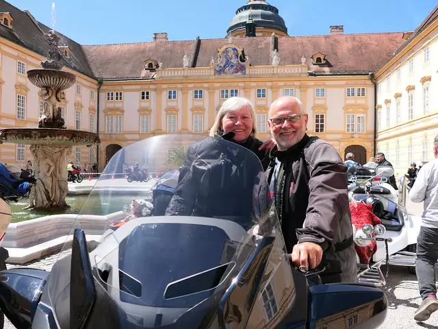 Eva Sperk und Hermann Puntigam genießen die Atmosphäre im Prälatenhof | Foto: Gerlinde Siebenhandl