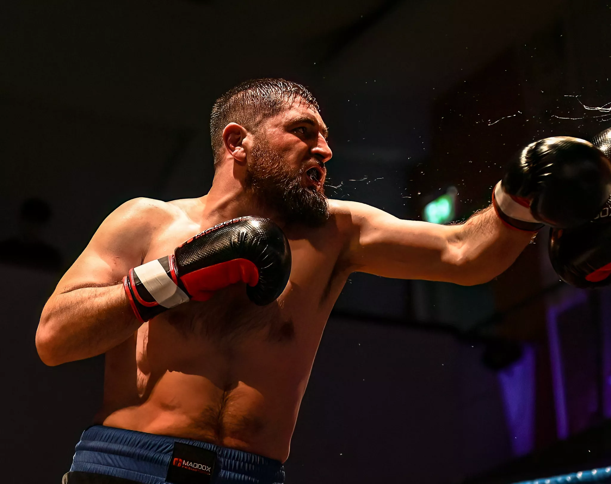 Boxen im Herzen von Linz: Volles Haus und harte Knock-outs im Central ...