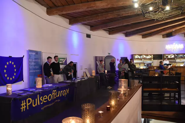 Das Europafest bot unter anderem verschiedene Informationsstände im Kaiserturm der Festung Kufstein.  | Foto: Barbara Fluckinger