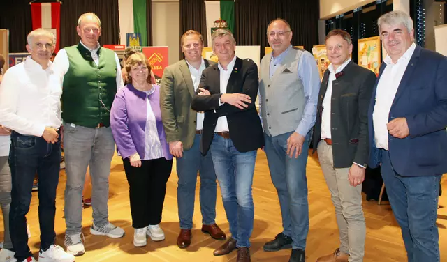 Bürgermeister Gerhard Rohrer und WB-Obmann Thomas Pichler eröffneten die Veranstaltung im Beisein zahlreicher Ehrengäste offiziell. | Foto: Guido Linhart