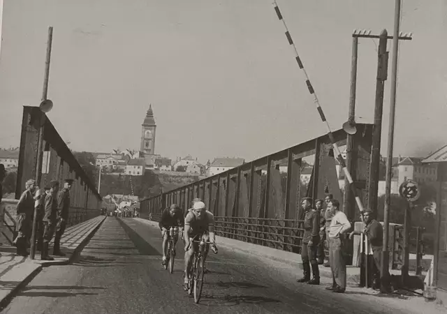 Erste Österreich-Rundfahrt nach Ende des Zweiten Weltkrieges: Freie Durchfahrt über die Zonengrenze 1949 | Foto: Fotoarchiv Museumverein Lauriacum Enns