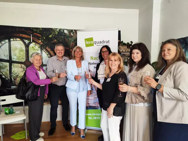 Gemeinderätin Sigrid Jarto, Stadtrat Thomas Heinrich, Bürgermeisterin Elisabeth Böhm, Büroleiterin LernQuadrat Tajana Mair, Marketingleitung LernQuadrat Angela Schmidt, Vizebürgermeisterin Sabine Nyikos, Regionalmanagerin LernQuadrat Silke Bernhardt | Foto: Lernquadrat Neusiedl