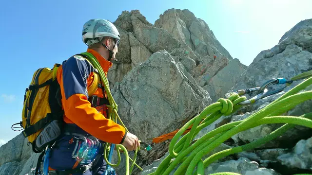 „Ich wünsche allen Funktionären und Einsatzkräften viel Spaß und Erfolg für ihre Tätigkeiten im Dienst unserer gemeinnützigen Bergrettungsorganisation“, so Gruber. | Foto: Salzburger Bergrettung