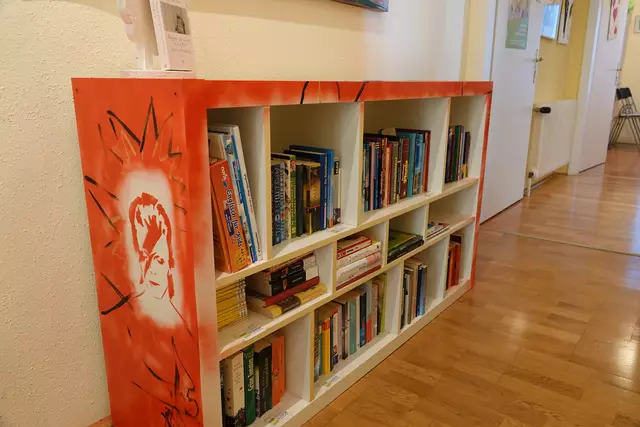 Die Bibliothek bietet für alle Schulstufen die passende Lektüre zum Mitnehmen. | Foto: Bernhard Kerezsi
